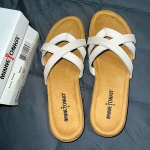 BNWT Minnetonka sandals. Sz 8N